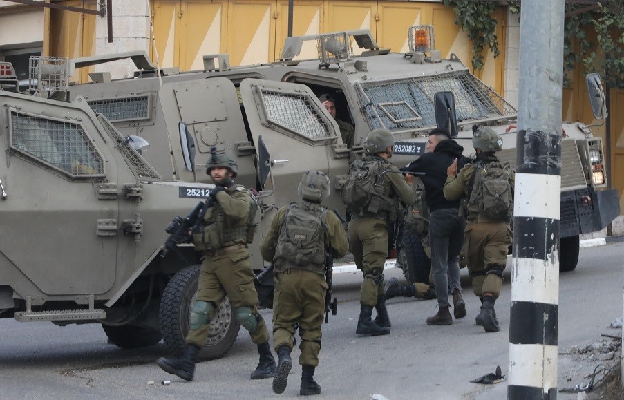 Israeli forces detain, interrogate around 95 Palestinians across West Bank