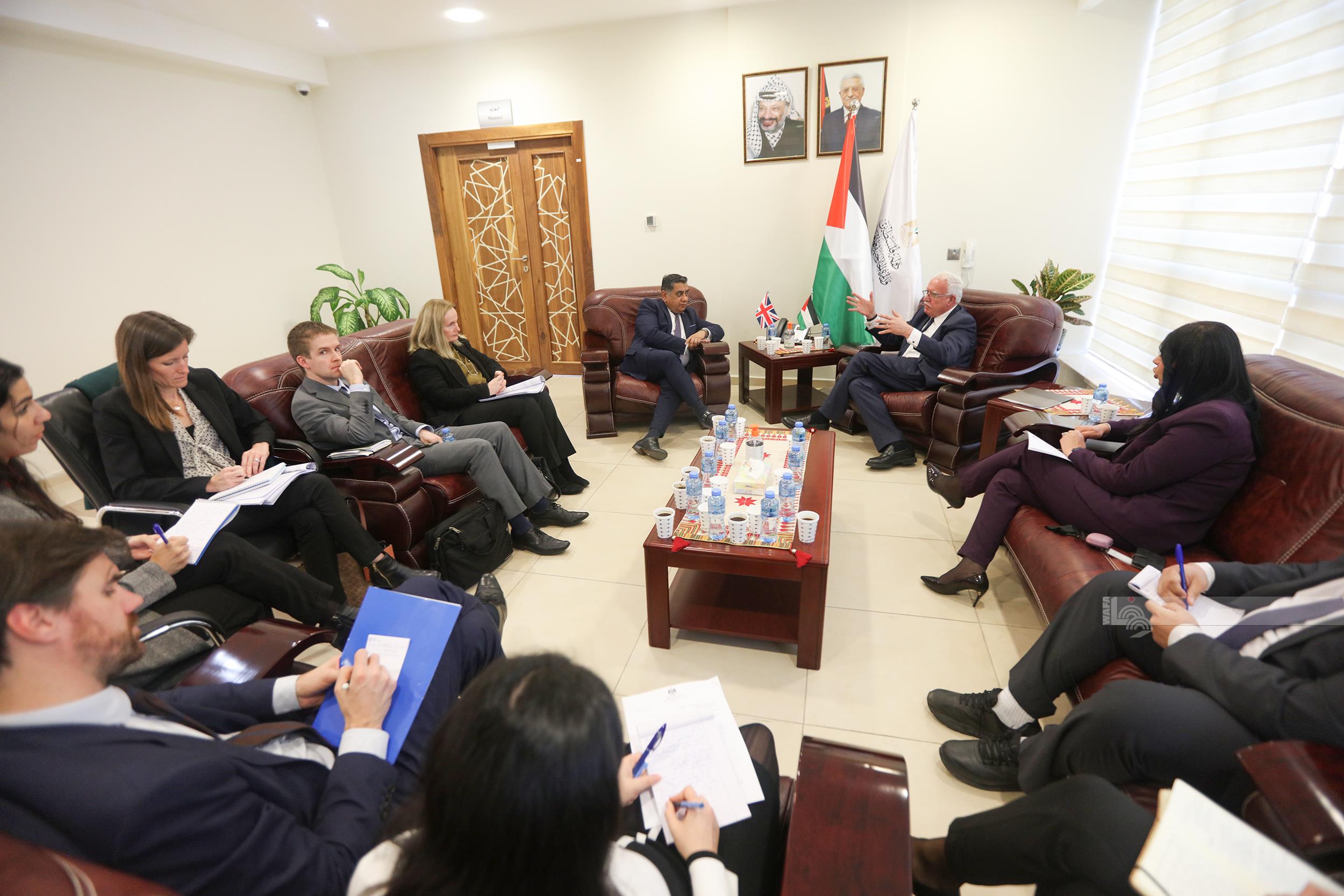 Foreign Minister meets British Minister for the Middle East, briefs him on the latest development