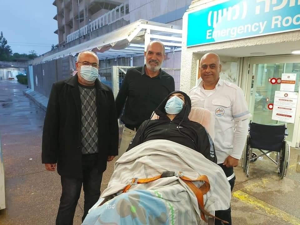 After being on hunger strike for more than 100 days, Israel frees administrative detainee Maher al-Akhras