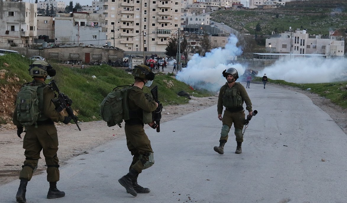 Several Palestinians suffocate in confrontations with Israeli forces in Ramallah-area town