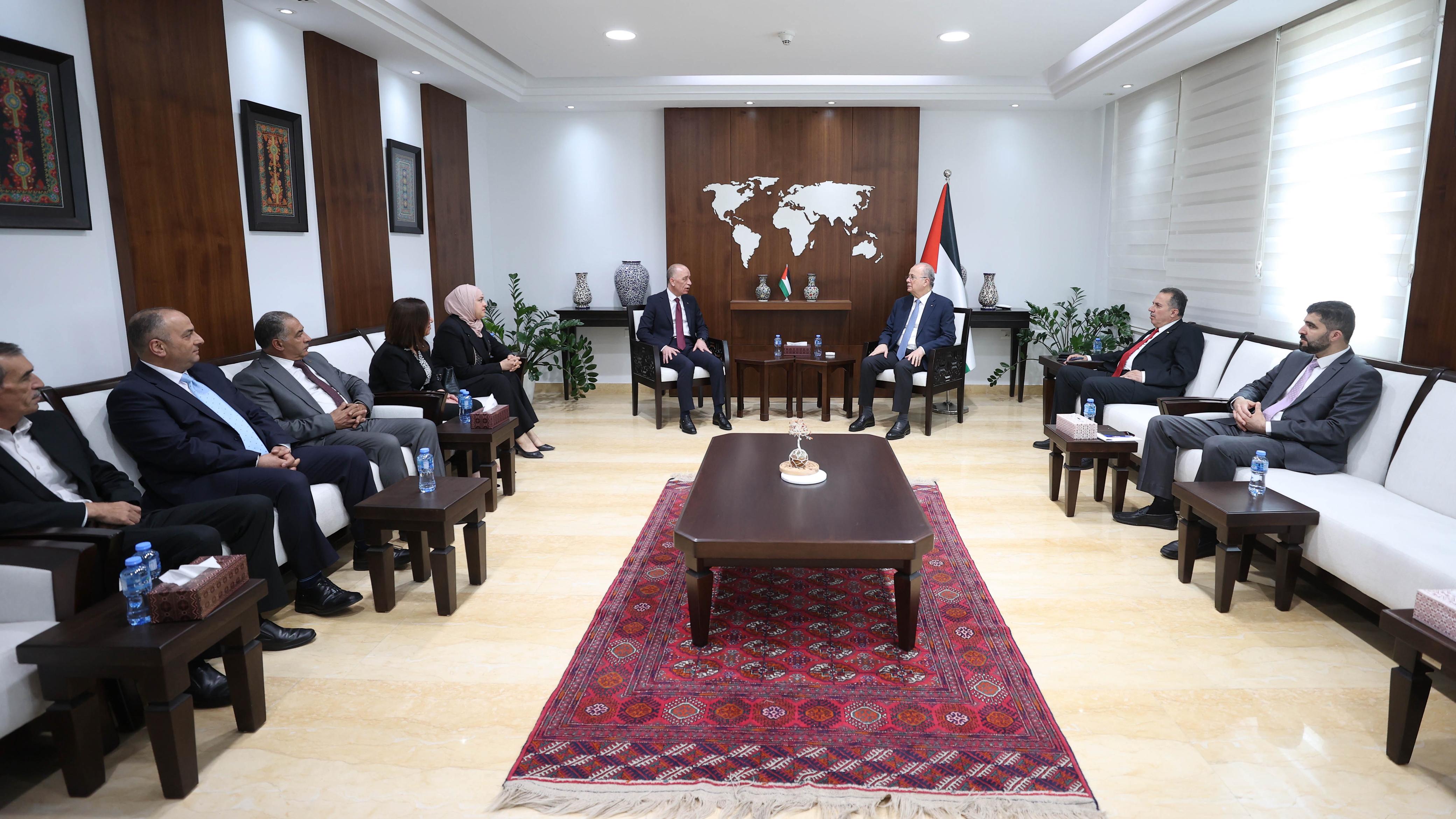 PM Mustafa stresses urgent need to accelerate land settlement in area C to counter Israeli annexation plans