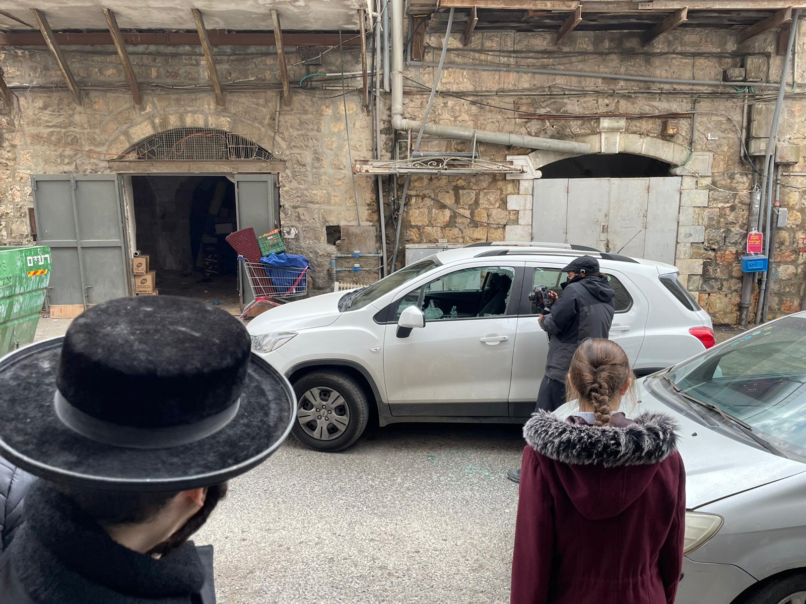Israeli mob attacks Palestinian journalists in a West Jerusalem neighborhood