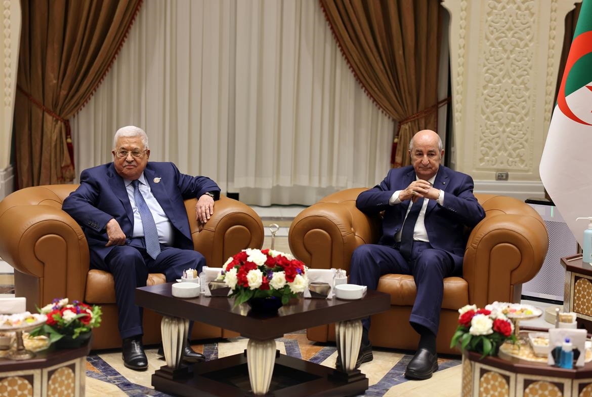 President Mahmoud Abbas meets Algerian counterpart in Algiers