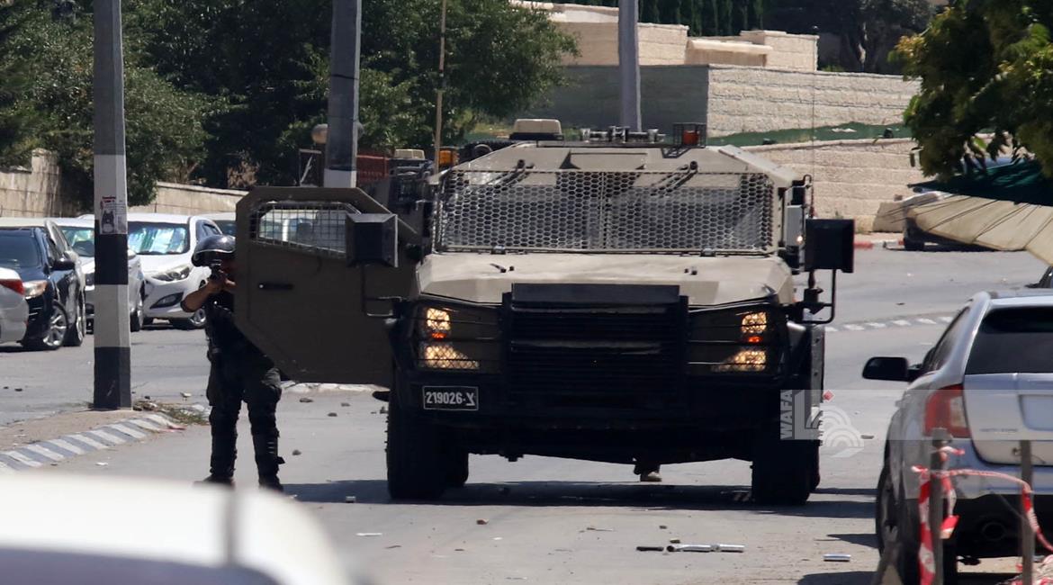 Occupation authorities temporarily close checkpoint straddling Ramallah-Jerusalem road