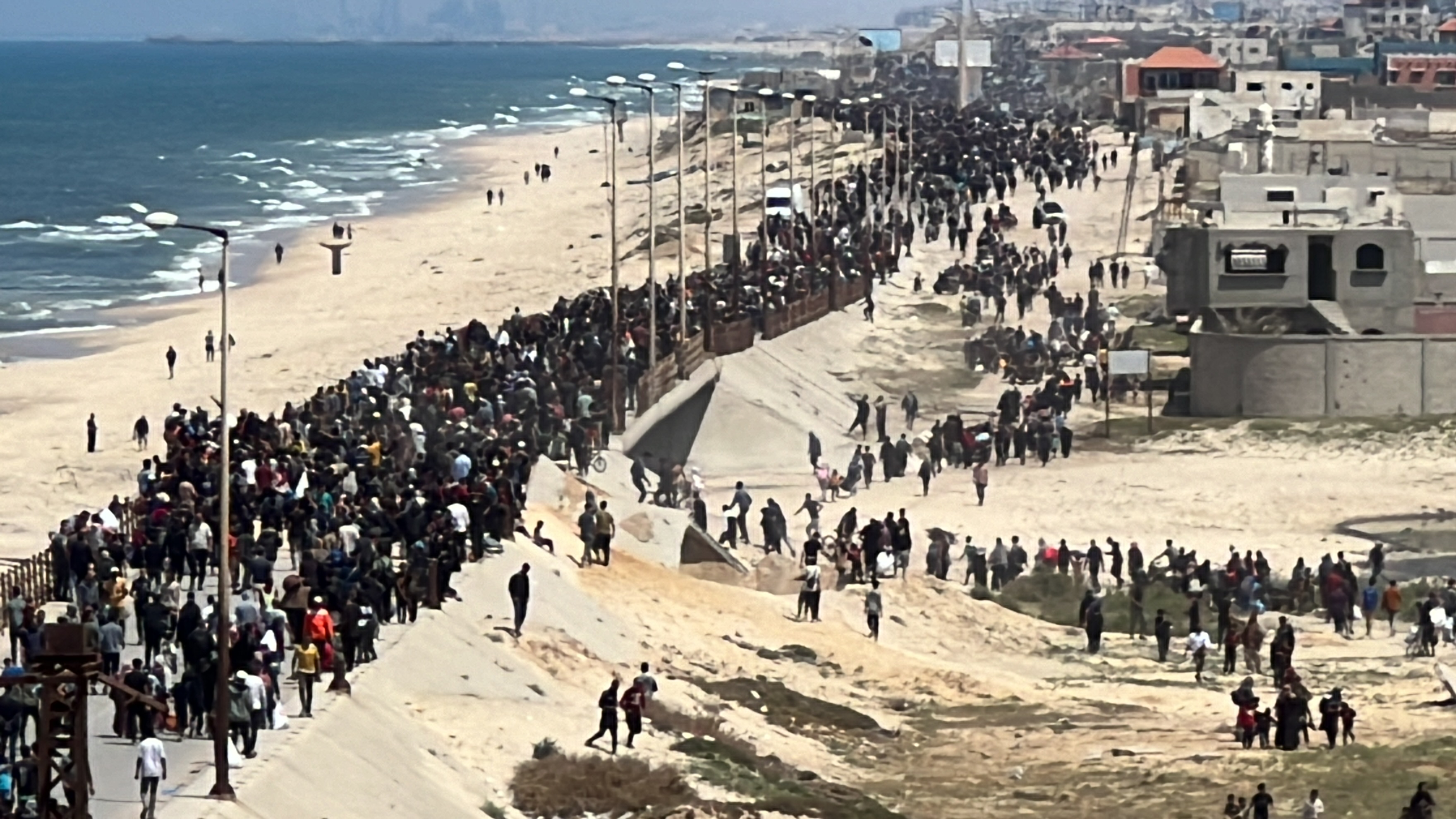 Almost a score of displaced people injured near Al-Rashid Street