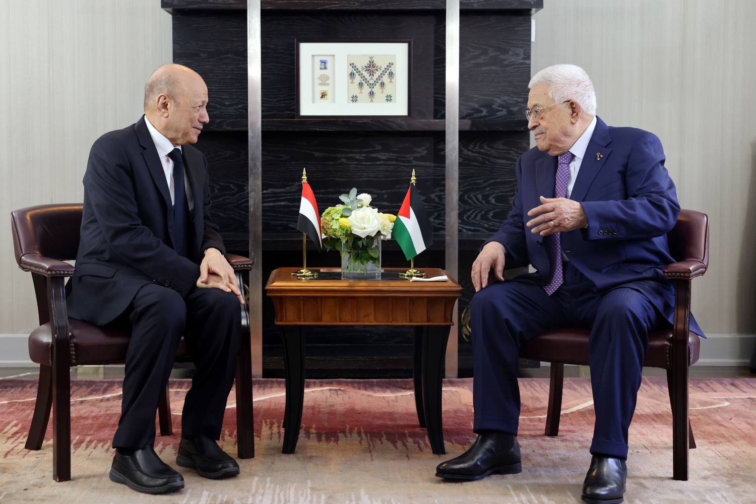 President Abbas meets with Chairman of Yemeni Presidential Leadership Council