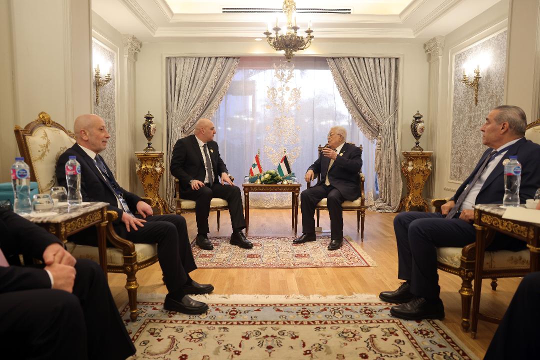 President Abbas meets Lebanese President in Cairo
