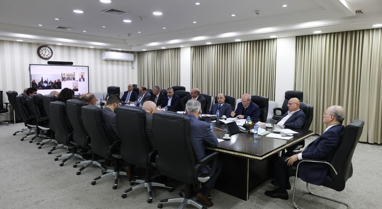 Prime Minister Mustafa discusses boosting industrial sector with business leaders