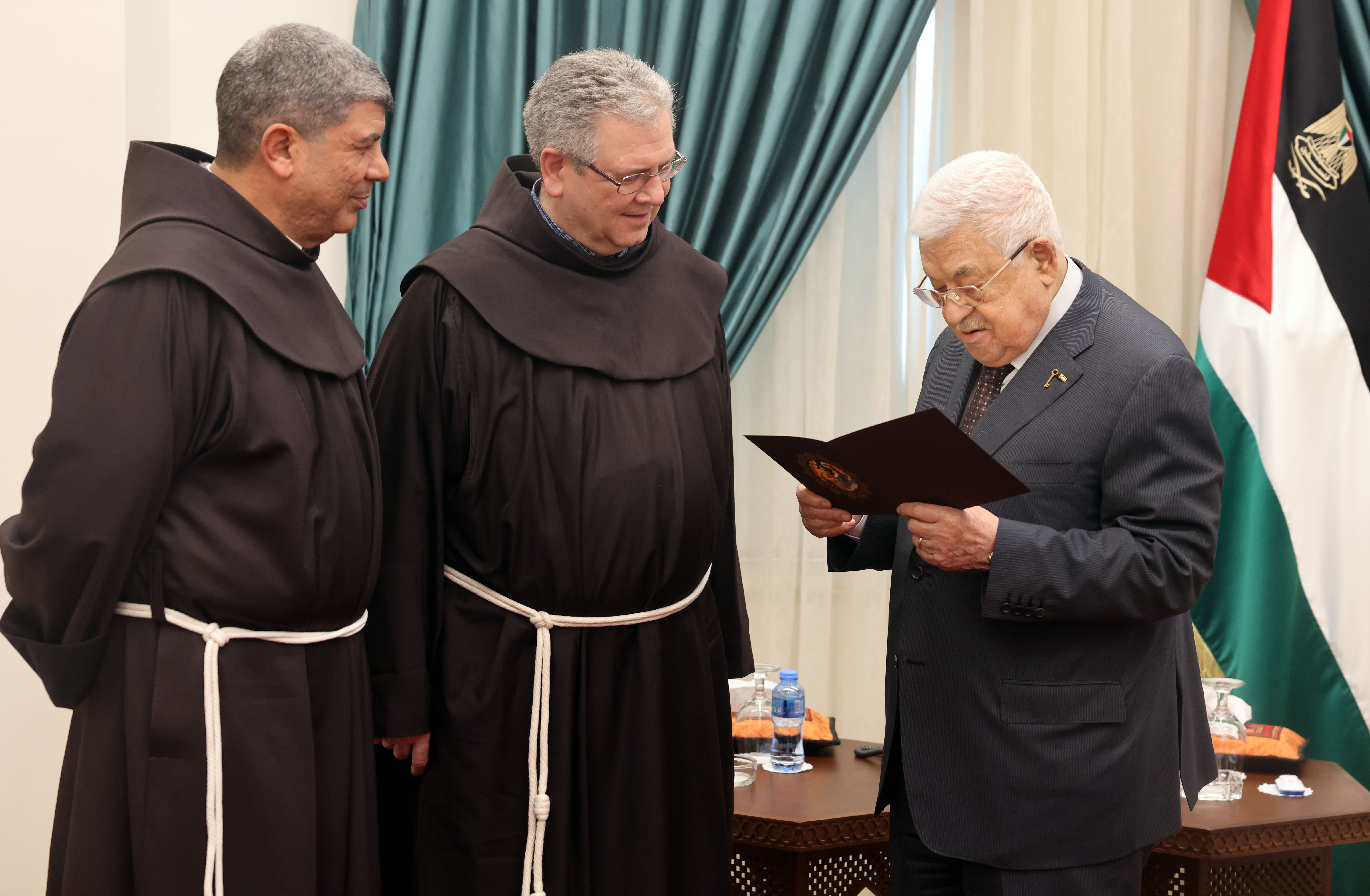 President Abbas receives invitation to attend Midnight Christmas Mass in Bethlehem