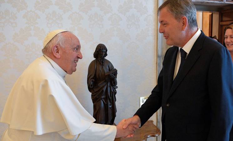 UNRWA Commissioner-General calls for support of Palestine refugees in audience with Pope Francis 