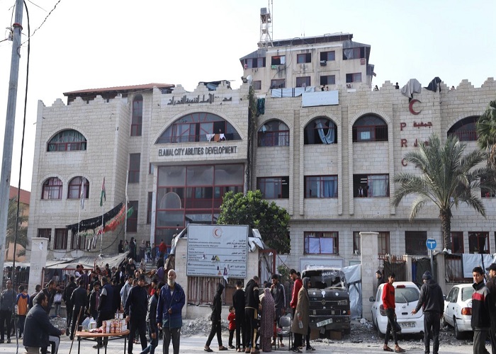 Nasser Medical Complex, Al-Amal Hospital remain under Israeli siege, amid constant shooting