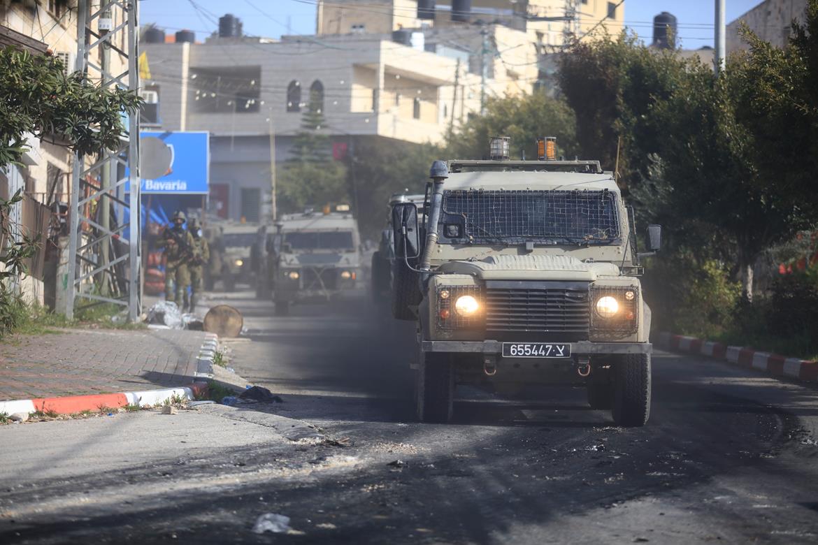 Israeli occupation forces storm several neighborhoods in Nablus and area towns and villages