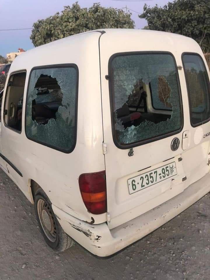 Settlers vandalize Palestinian-owned vehicles east of Hebron