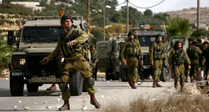 Israeli occupation forces round up over 14 Palestinians in West Bank