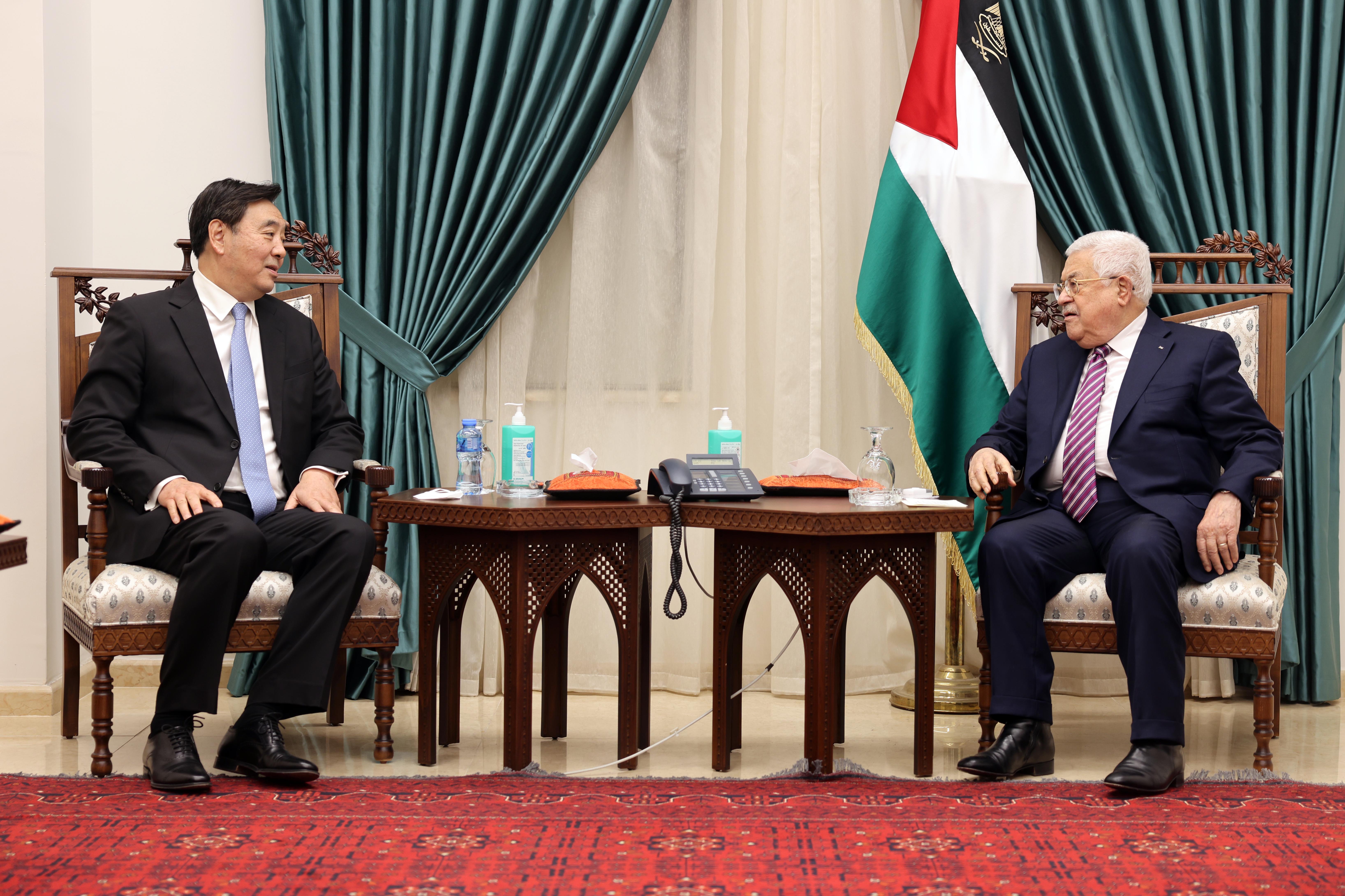President Abbas receives China’s Envoy on Middle East Issue