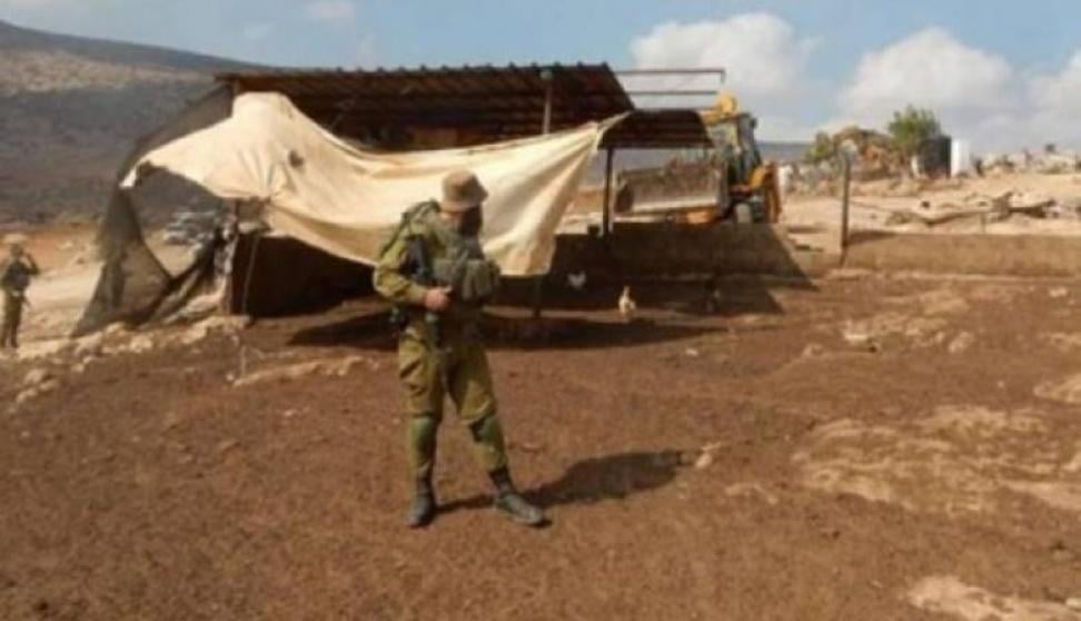 Israeli forces raid tents in the Jordan Valley