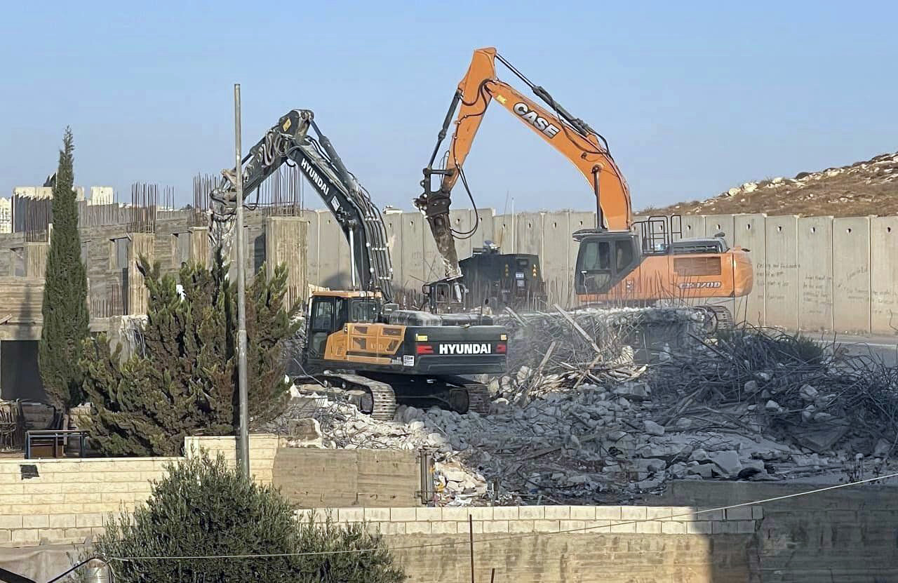Israeli forces demolish several Palestinian structures northwest of Jerusalem
