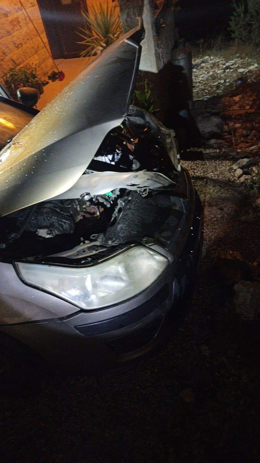 Another episode in settler terrorism: Settlers torch vehicle, spray racist graffiti 