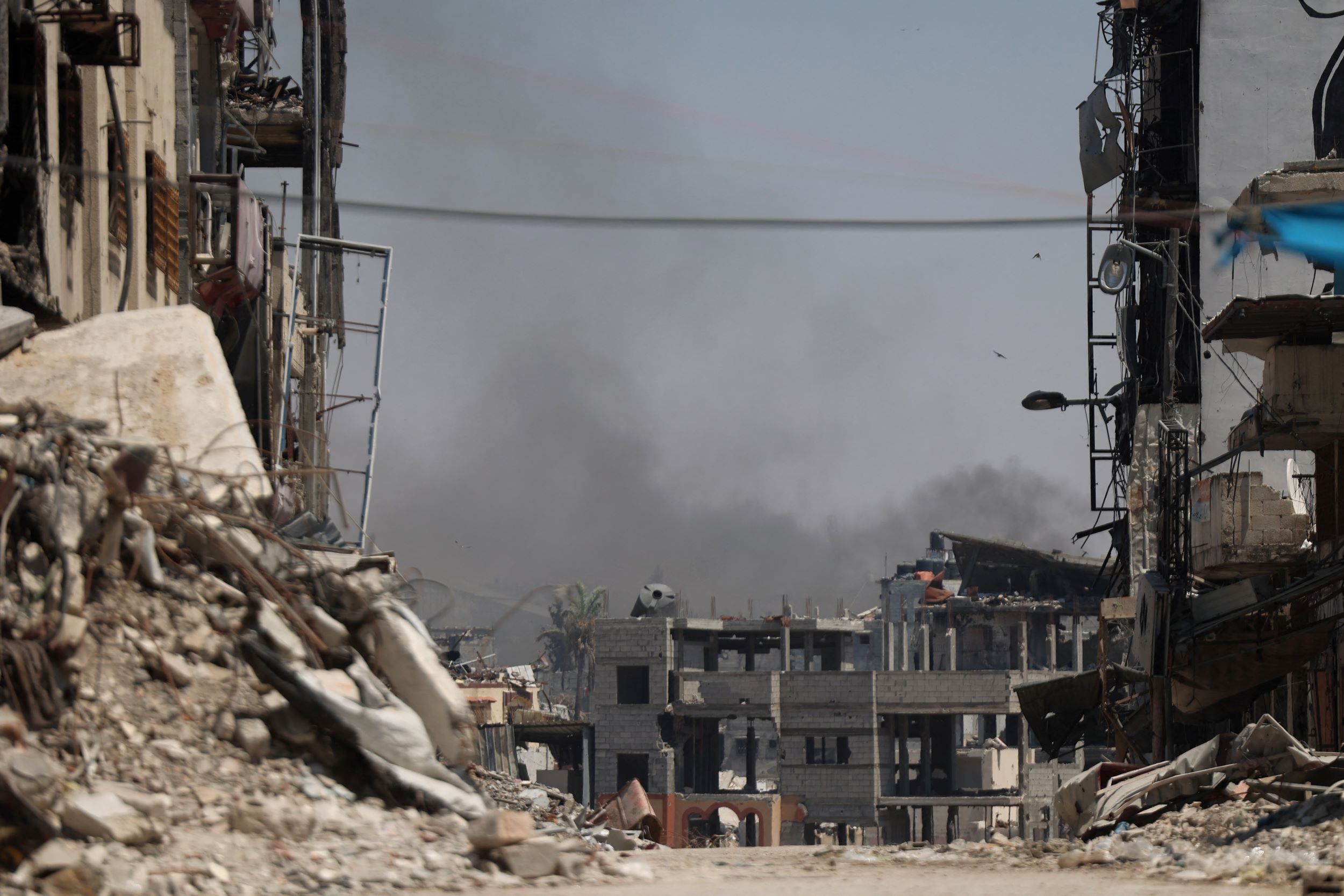 Israeli shelling of town in northern Gaza results in killing of civilian, injury of others 