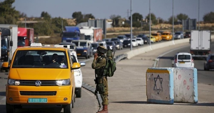 Israeli forces tighten measures at military checkpoints surrounding Nablus city 