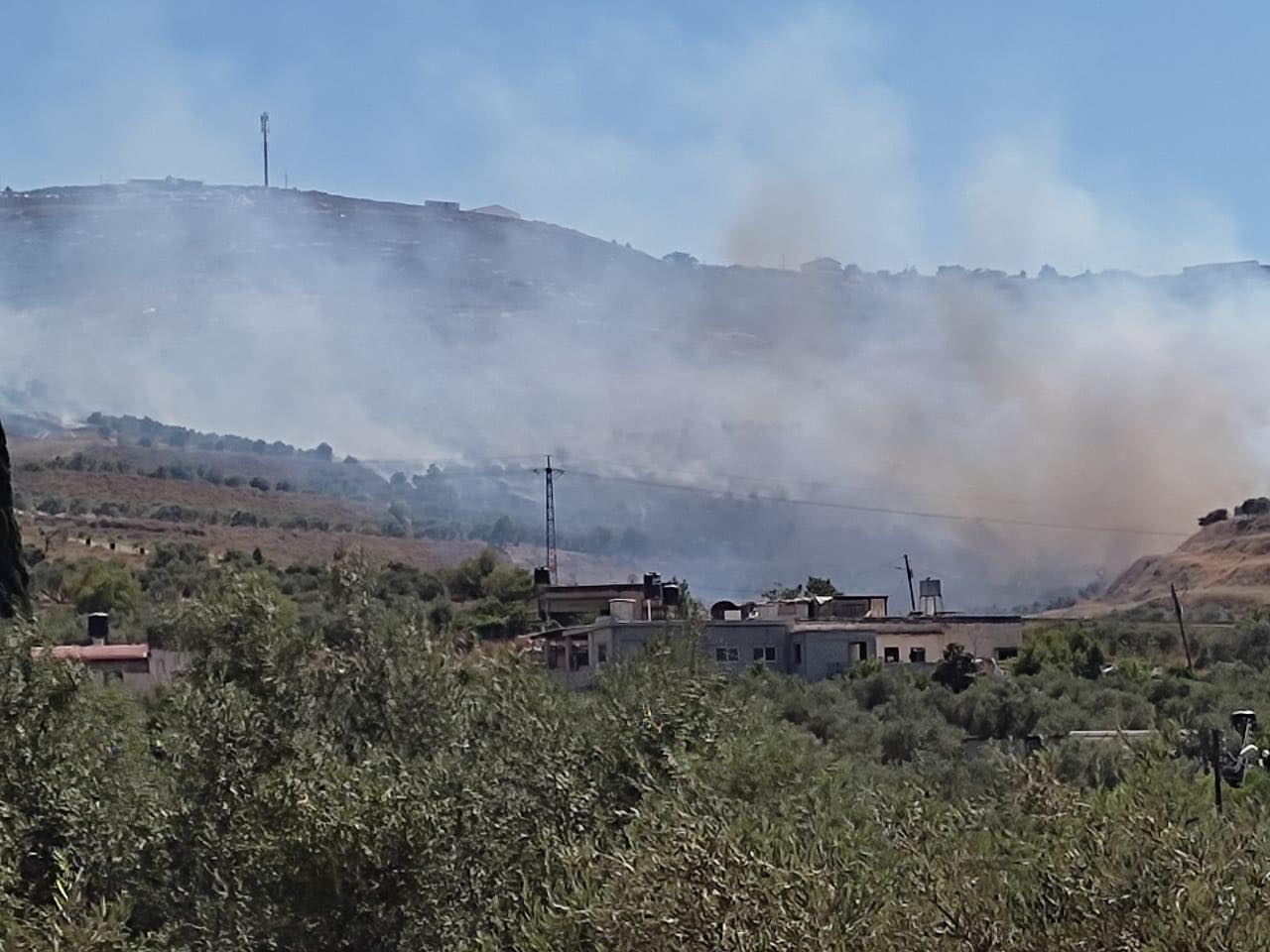 Israeli settlers set lands on fire south of Nablus