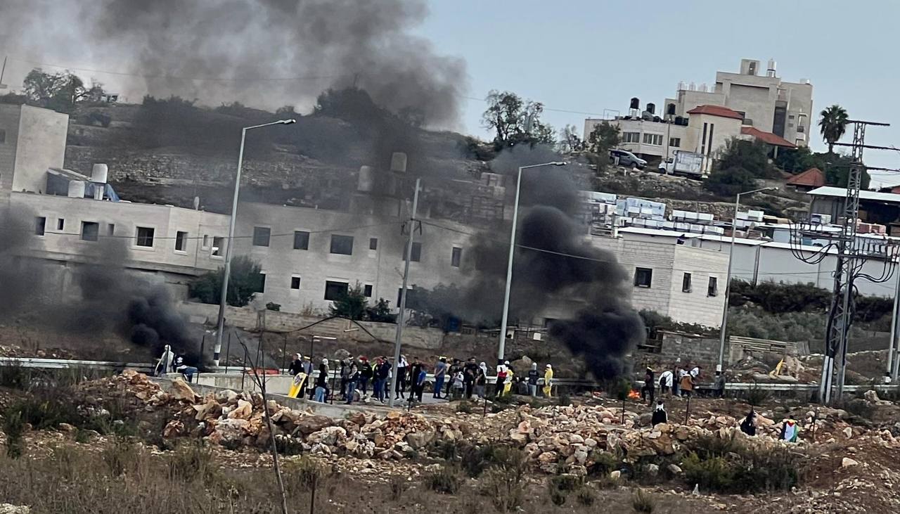 On the death anniversary of Yasser Arafat, Palestinians clash with Israeli soldiers in the occupied territories
