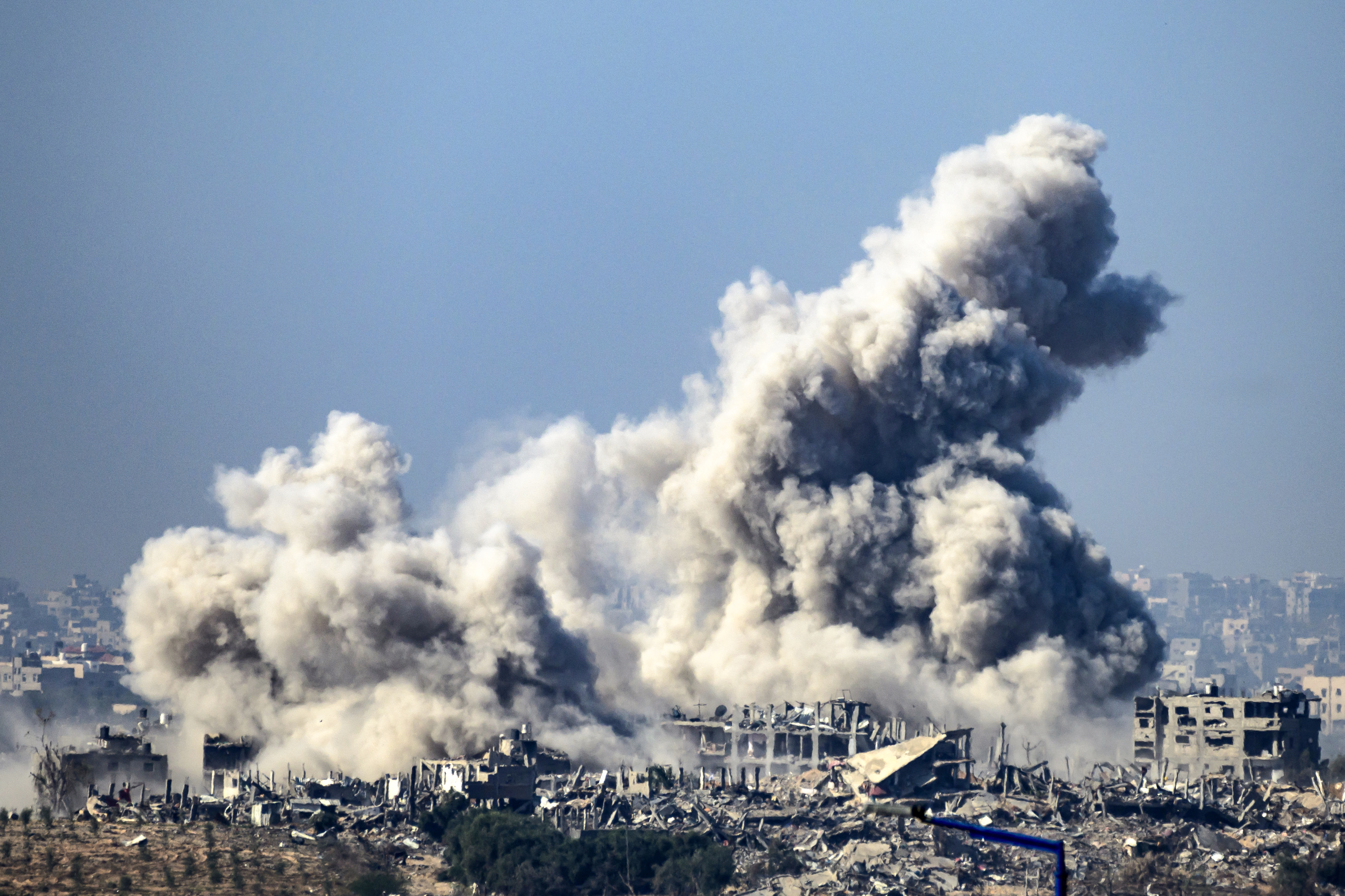 Gaza: Civilians killed in Israeli bombardment 