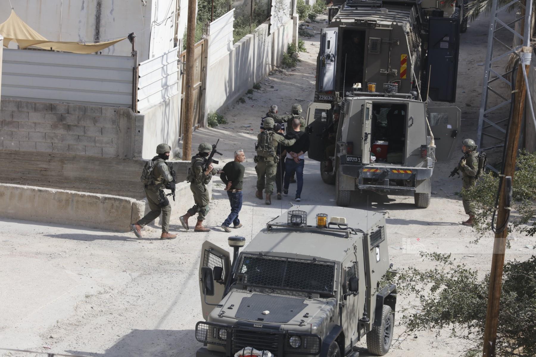 Four Palestinians injured in confrontations with Israeli soldiers in Aqbat Jabr refugee camp