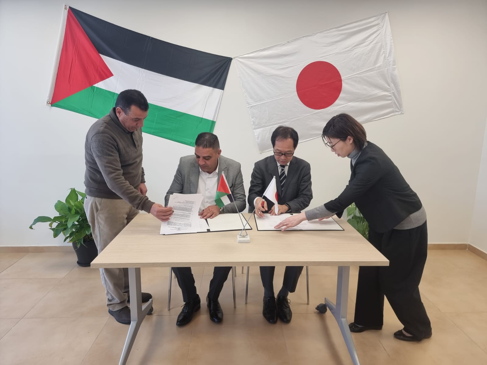 Grant signing ceremony for GGP Japan-funded project to expand an elementary school northwest of Jerusalem 