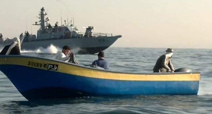 Israeli navy opens fire, shoots water at Gaza fishing boats