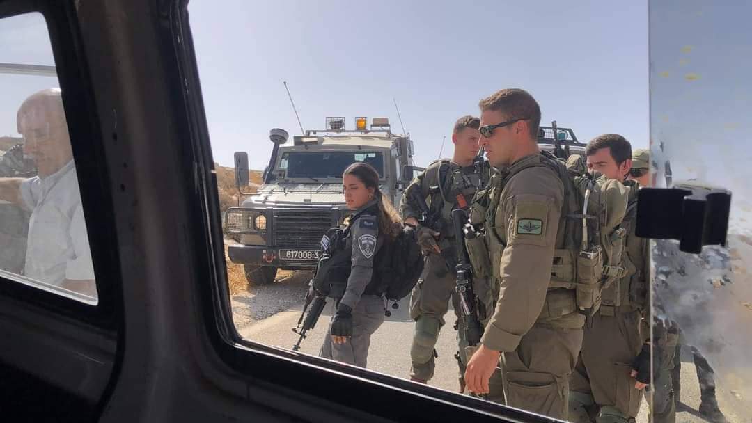 Israeli occupation forces block access of activists to the vulnerable al-Tuwana village in Masafer Yatta
