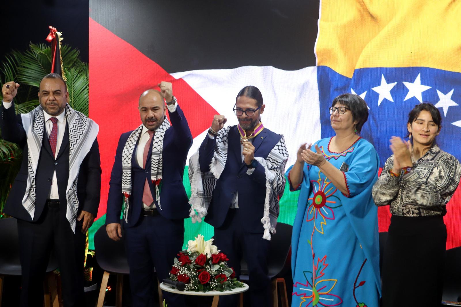 President Abbas honors Venezuelan poet Freddy Ñañez