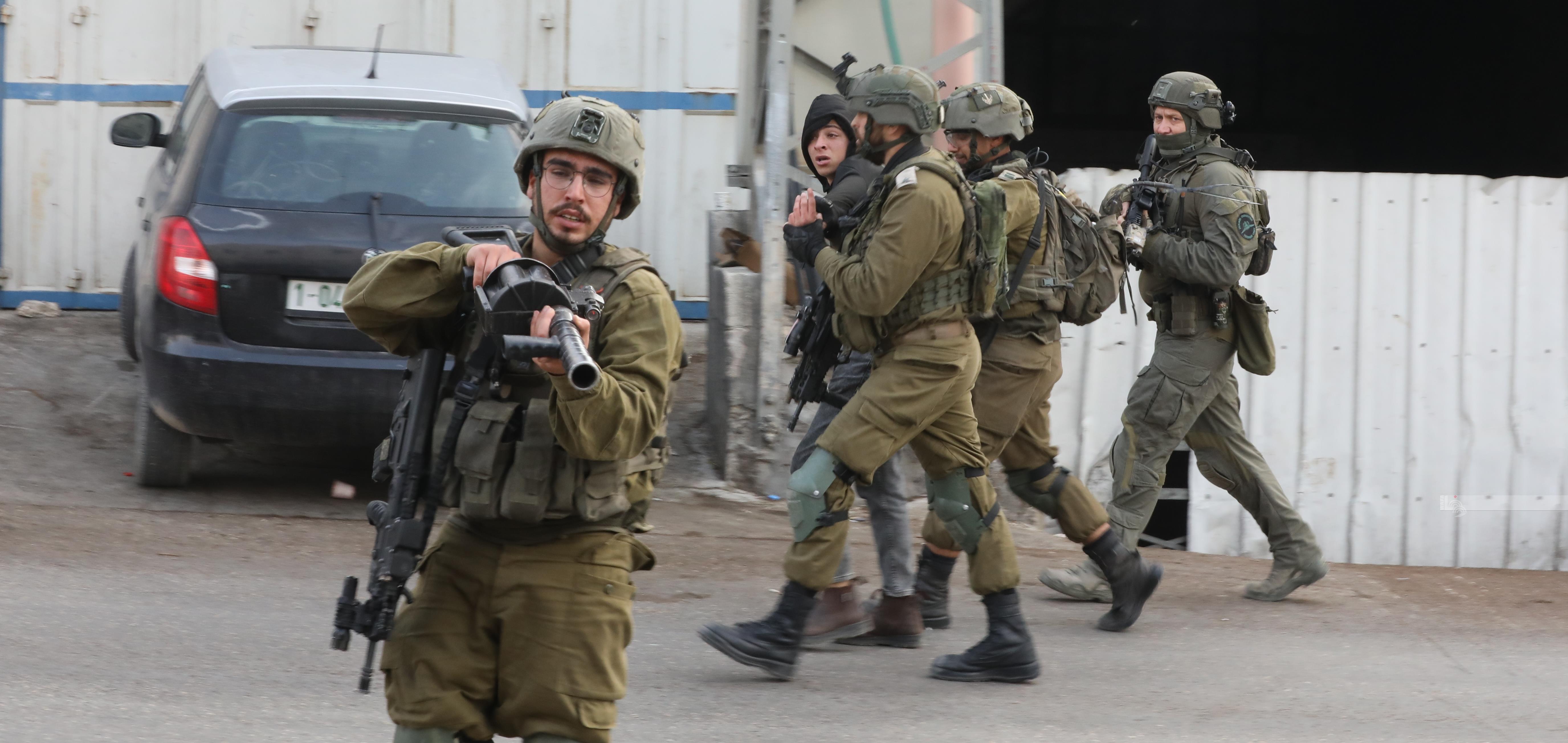 Israeli forces detain 15 Palestinians in West Bank raids