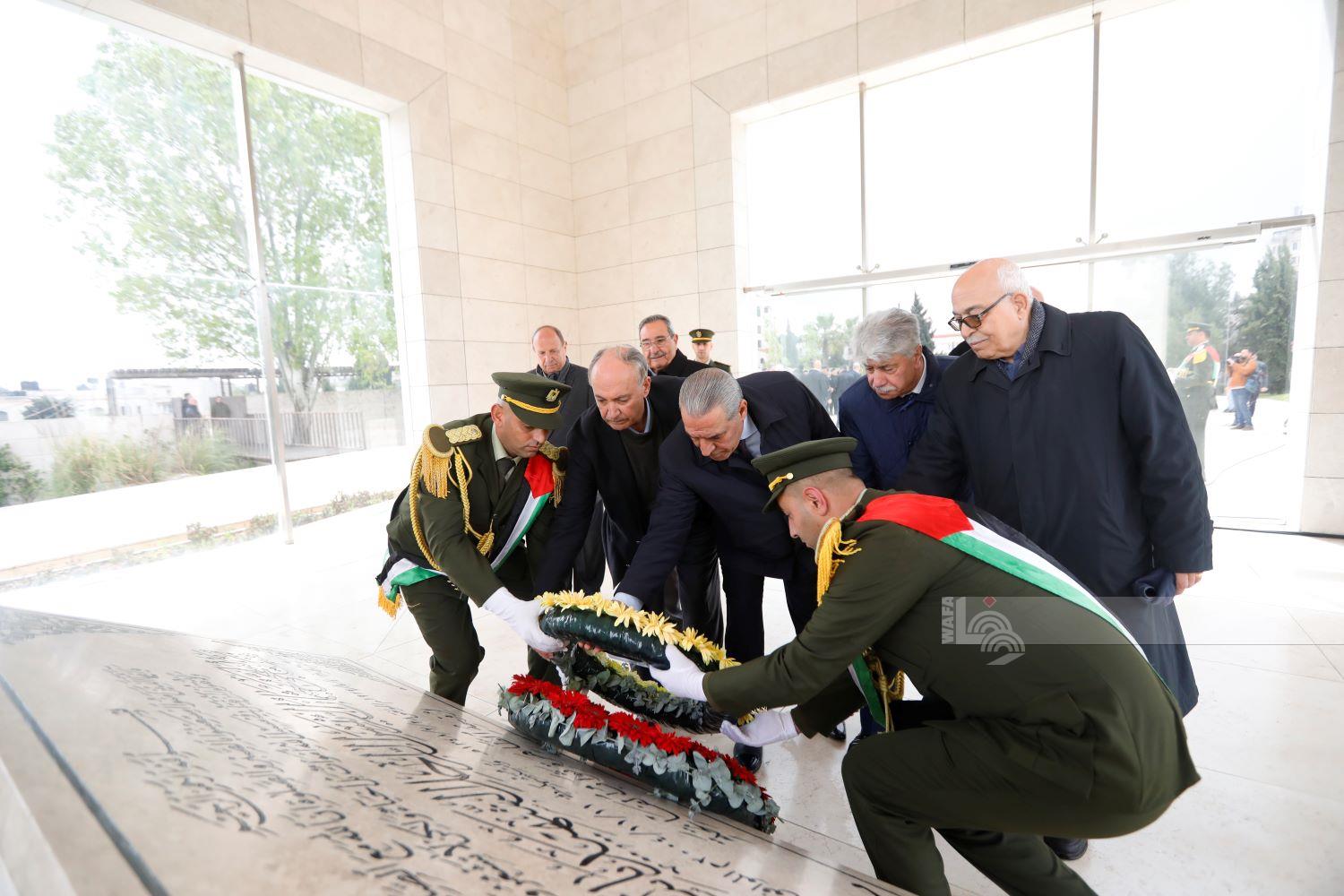 PLO official lays a wreath at late leader’s mausoleum