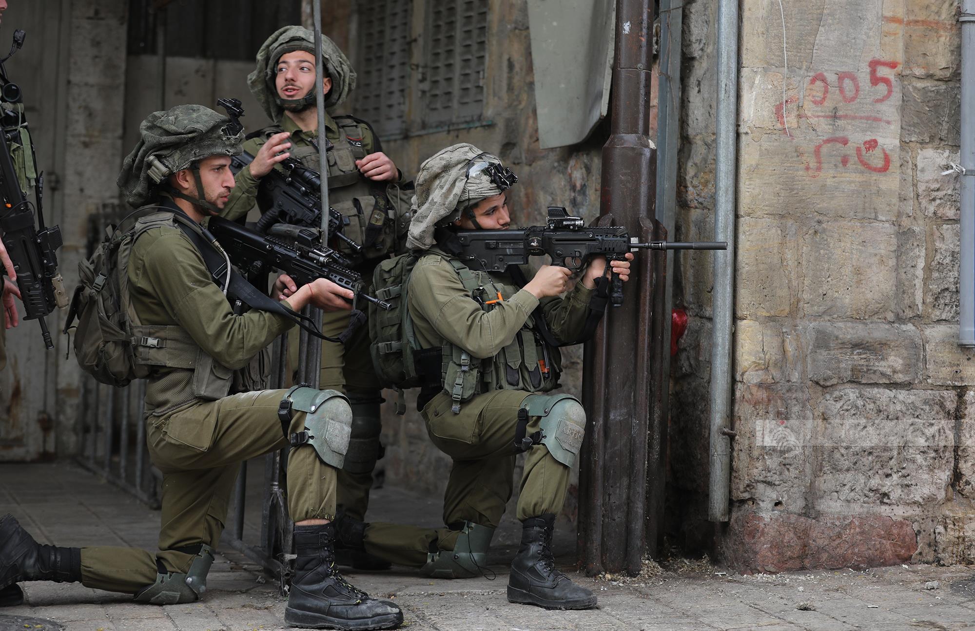 Israeli forces shoot Palestinian youth, detain child near Bethlehem