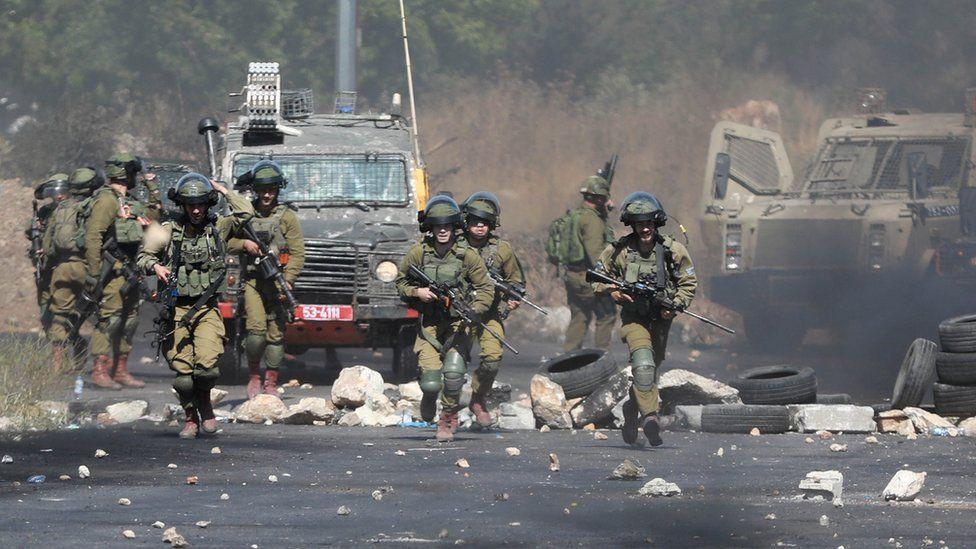 8 Palestinians injured as Israeli settlers attempt to attack Burqa village 