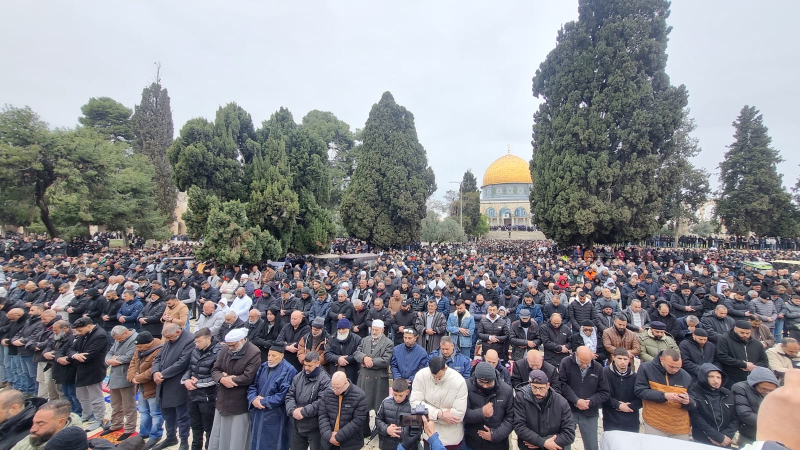 Thousands pray at Jerusalem’s Al-Aqsa Mosque despite massive Israeli restrictions 