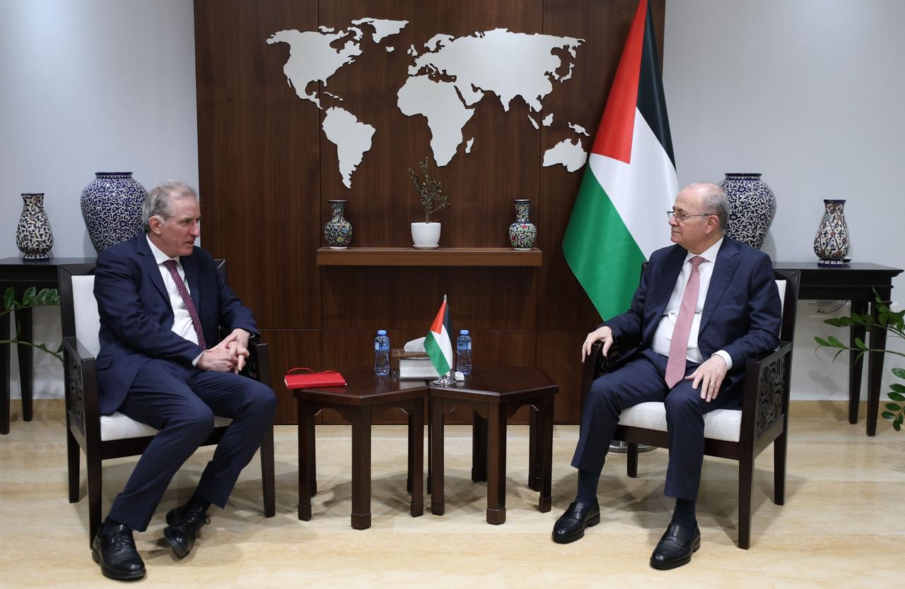 PM Mustafa discusses political developments with EU envoy