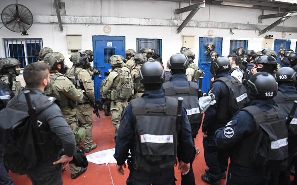 Rights organizations hold Israel accountable for safety of Palestinian detainees in Ofer prison following crackdown