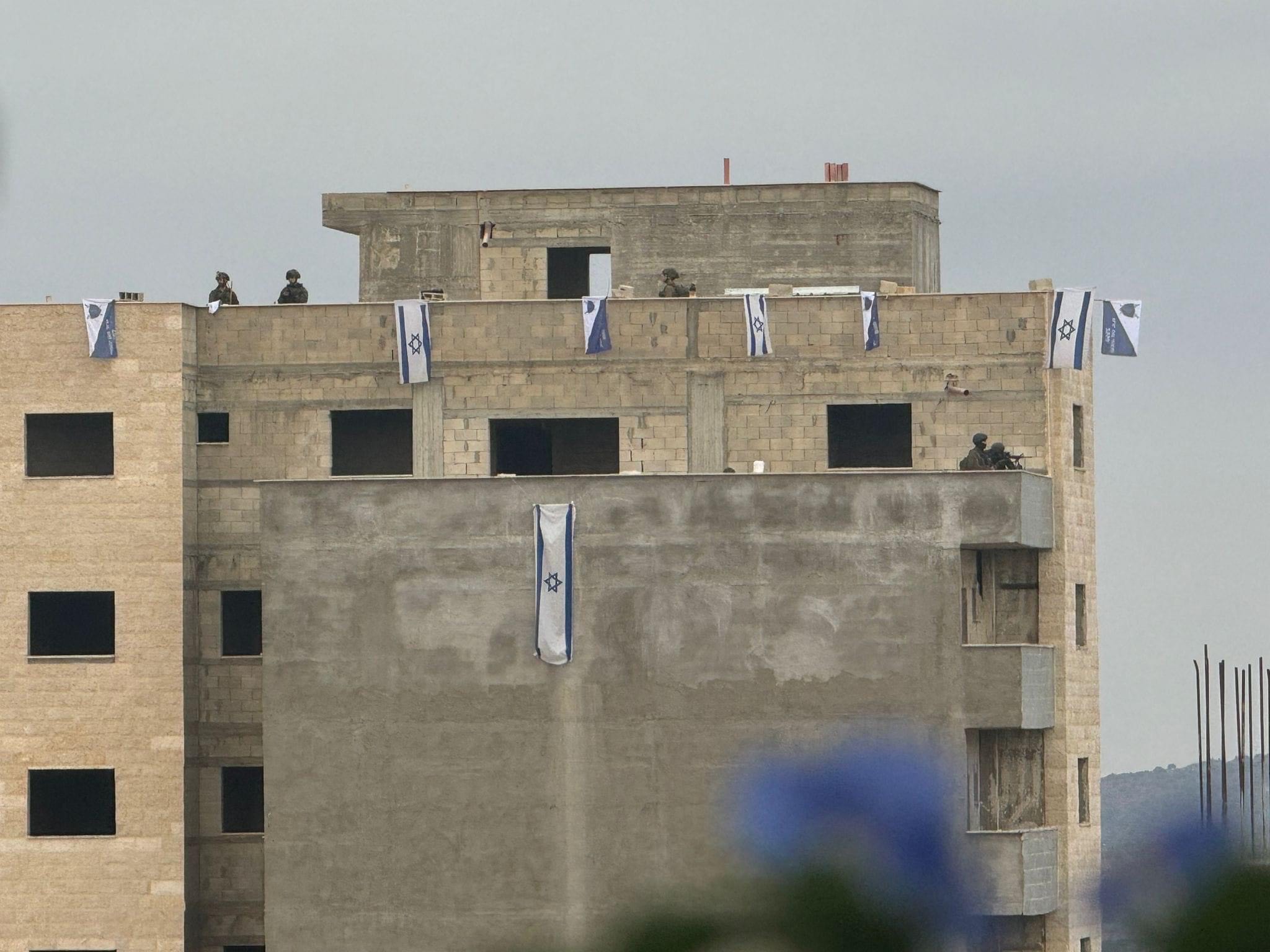 Israeli forces seize building near Salfit, turn it into military barracks