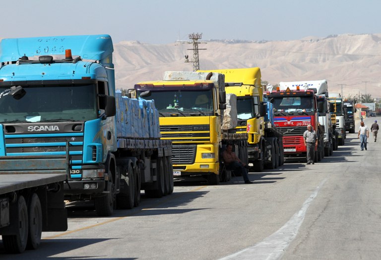 King Hussein Bridge to gradually open to commercial trucks, says official 