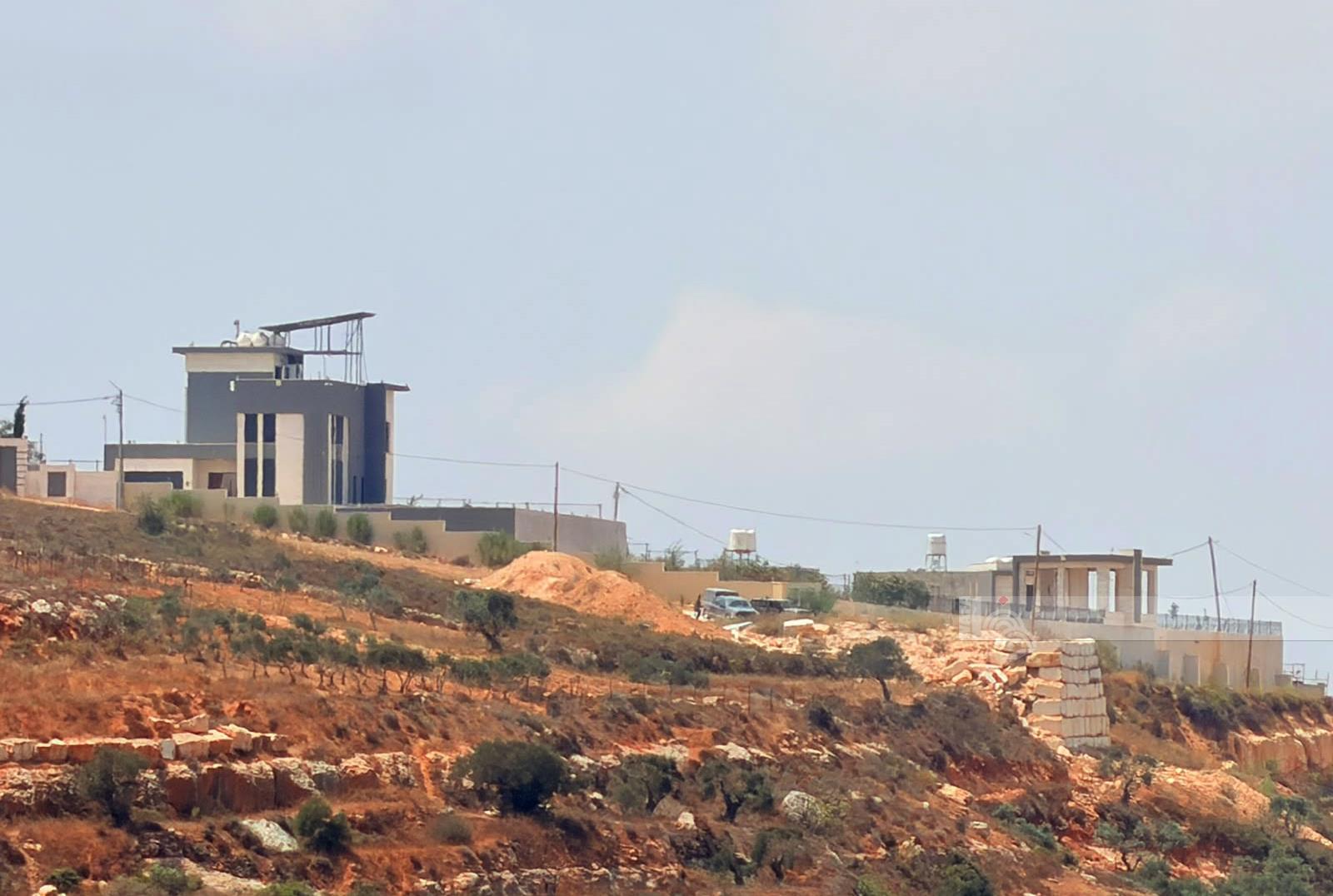 Colonists continue besieging homes in Qusra for the 10th consecutive day