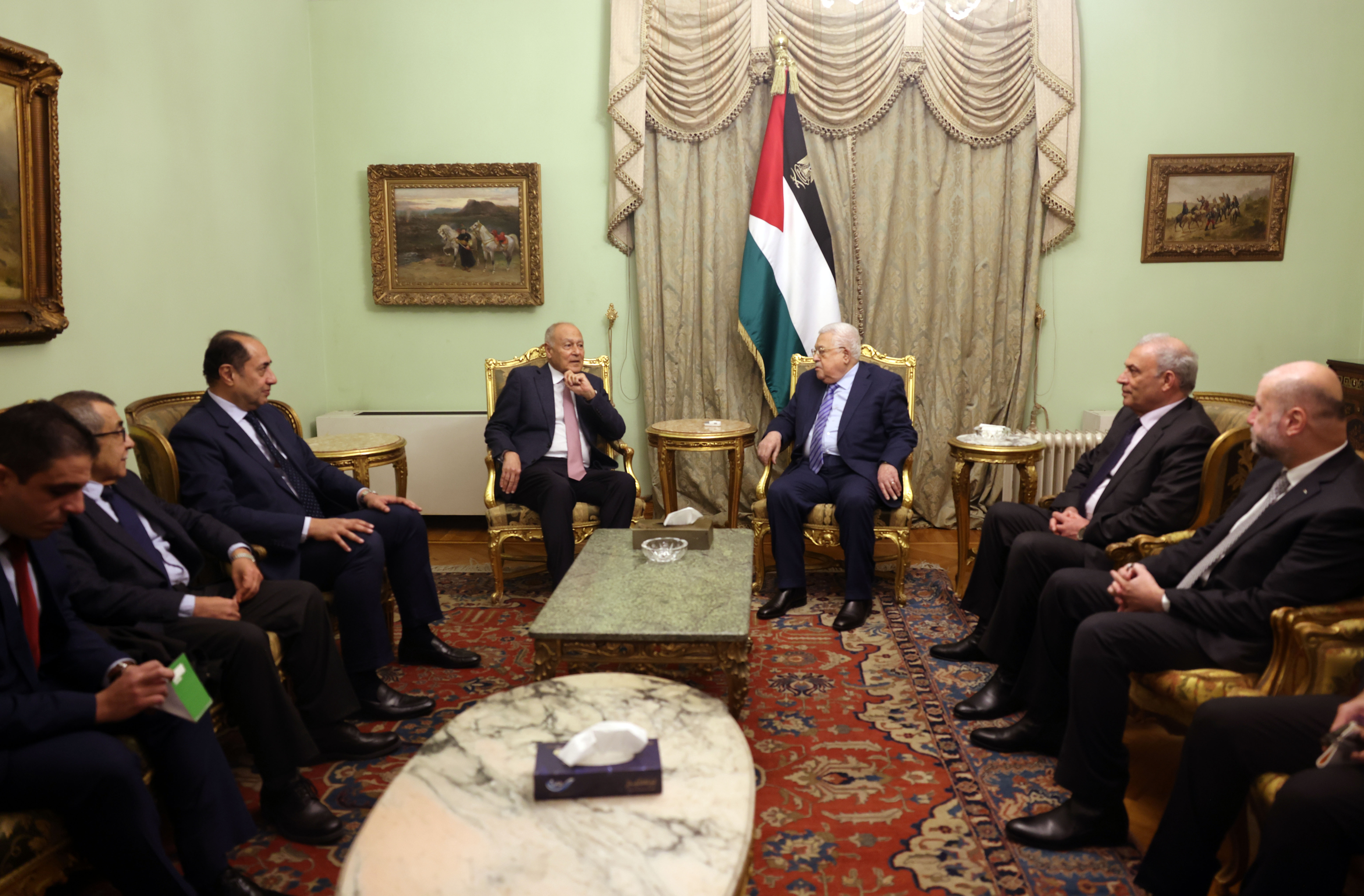 President Abbas discusses developments with Arab League Secretary-General 