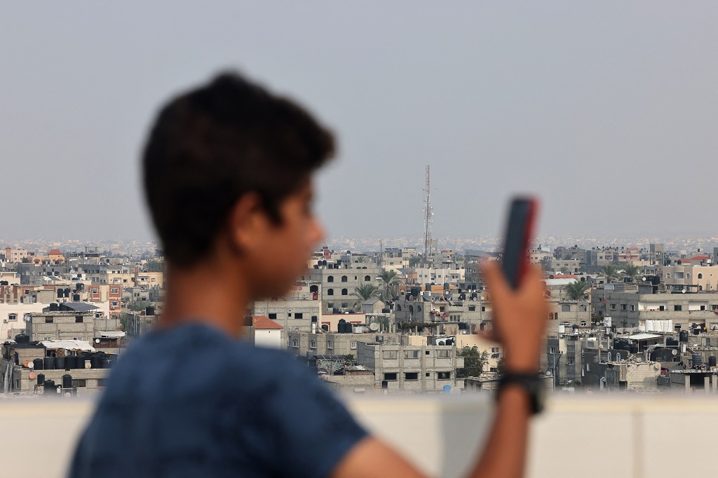 Communication services partially return in central and southern Gaza - Telecommunications Company