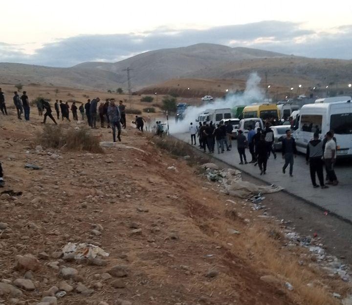 Israeli forces fire tear gas bombs at Palestinian civilians in the northern Jordan Valley