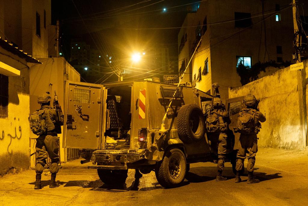 Israeli occupation forces arrest 28 Palestinians, including a women, in West Bank