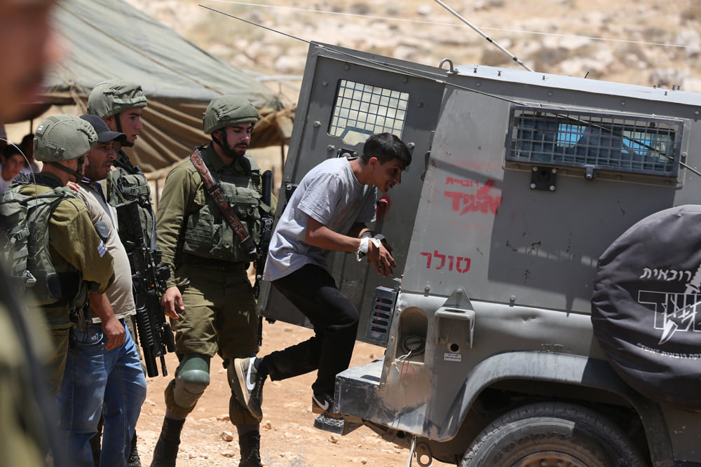 Israeli forces detain seven Palestinians from southern West Bank