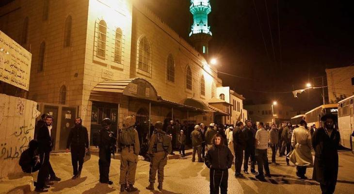 Israeli army opens fire at Palestinians protesting intrusion of settlers into a mosque in a southern West Bank town