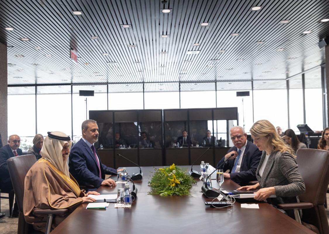 Joint Arab Islamic Ministerial Committee holds official discussions with Canadian Foreign Minister 