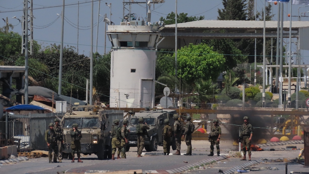 Israeli army seal off major northern West Bank checkpoint